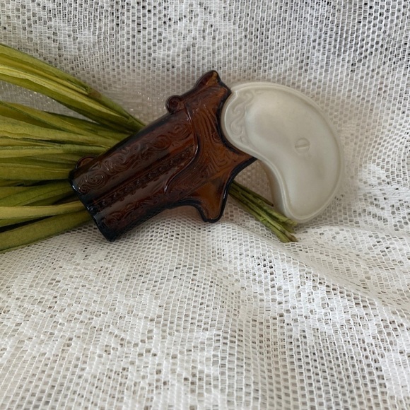 Vintage Avon Pistol Shape Cologne Bottle. Wonderful vintage shape/empty/no box - Picture 2 of 5